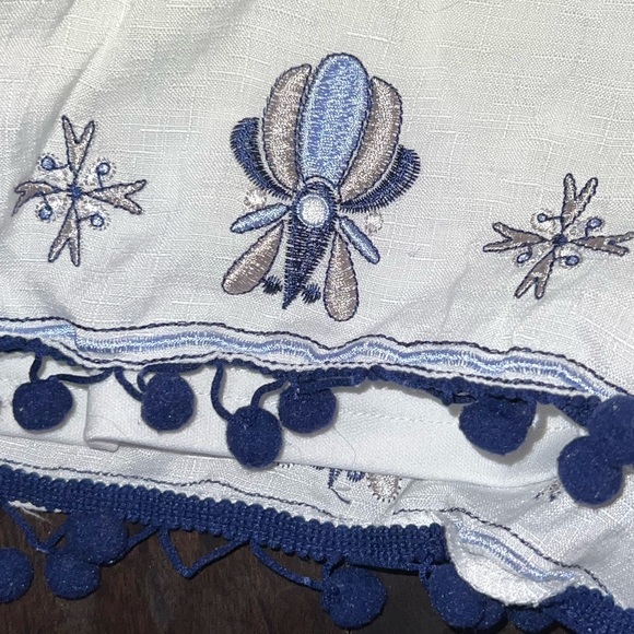 Francesca’s Shorts - Picture 2 of 3